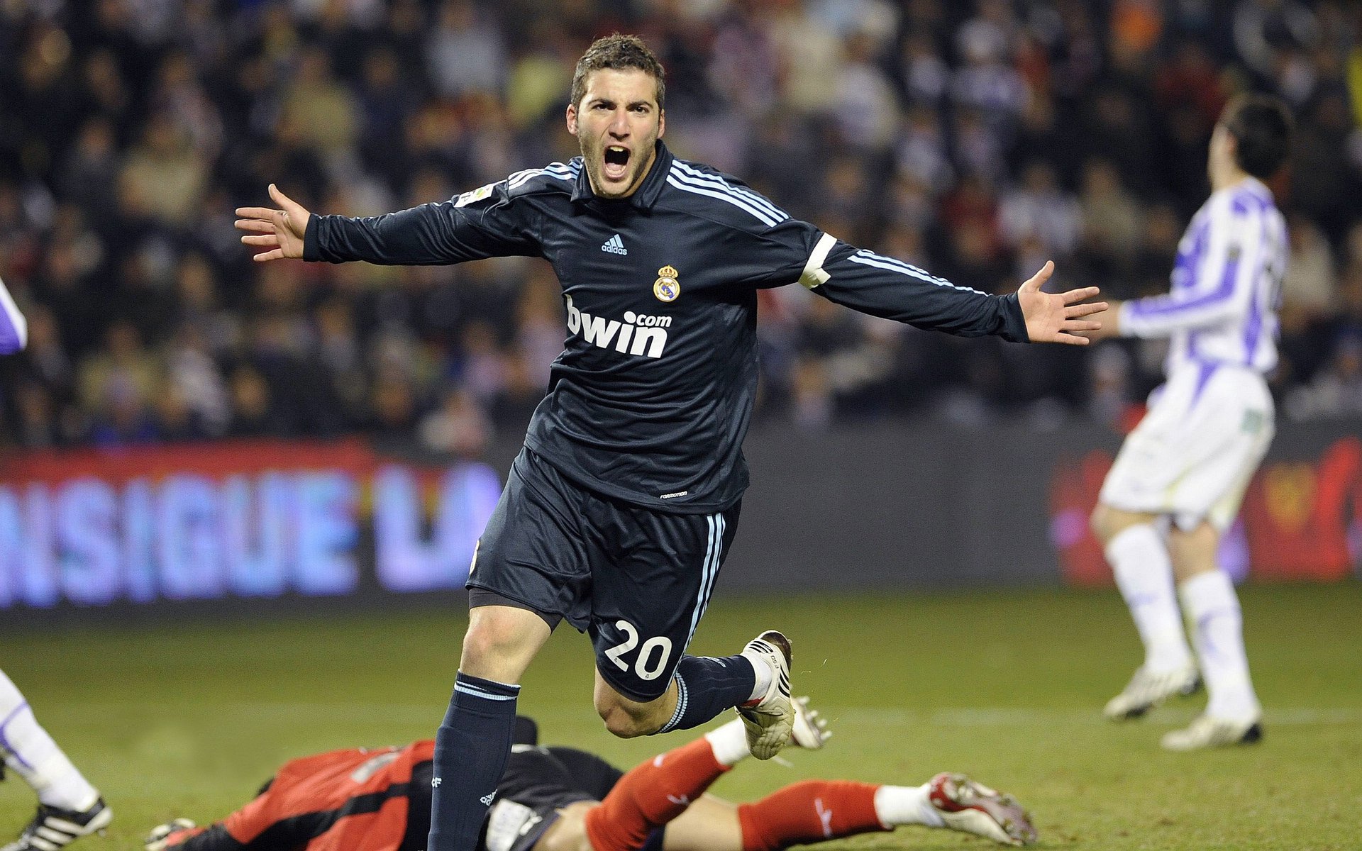 西部排名争夺激烈,几支球队悬崖勒马,西部晋级的球队