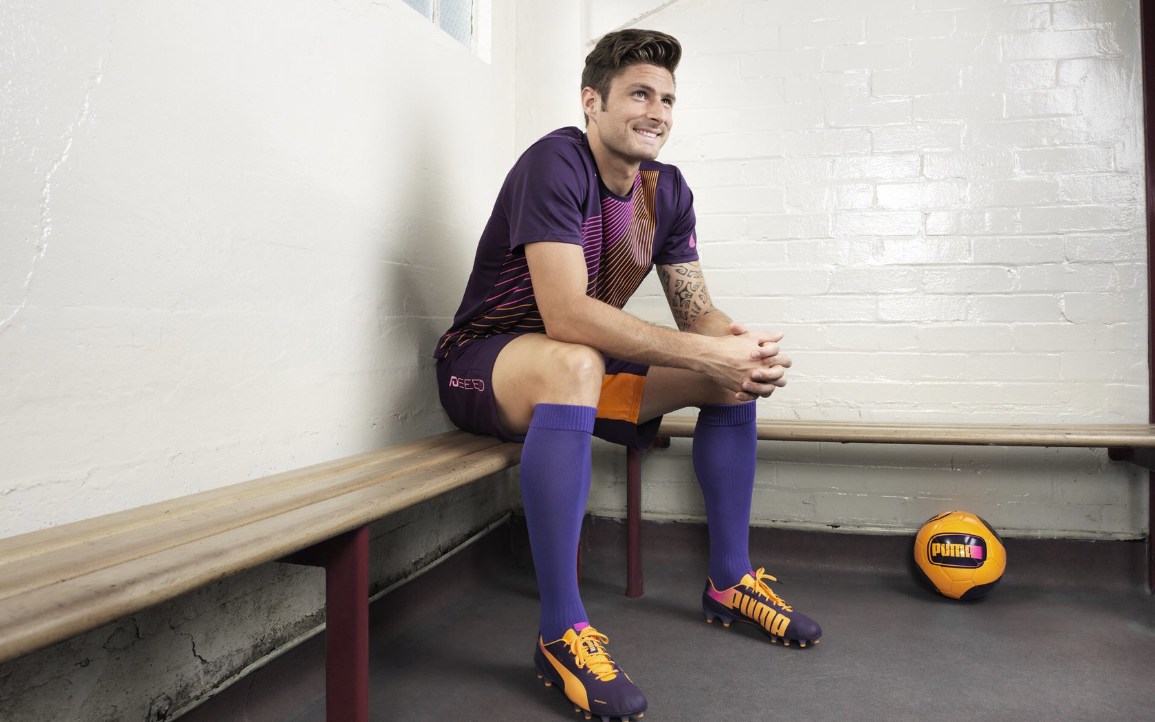 意外拳击裁判被指误判引风波，拳击误伤裁判视频