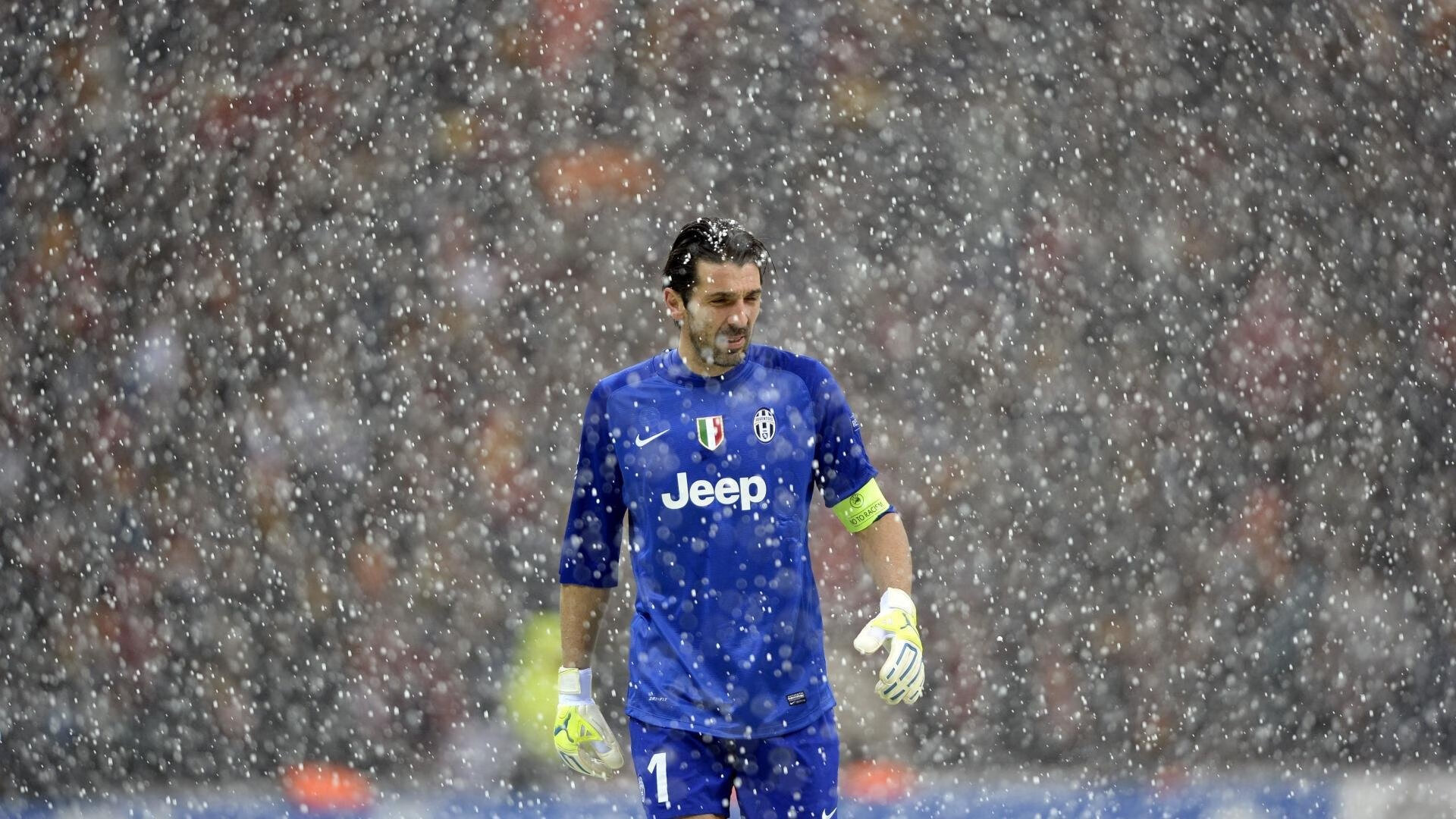 里昂联手瓦伦西亚引进年轻有为球员，瓦伦西亚中锋